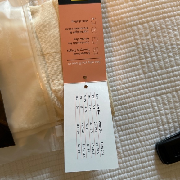 Shapermint high-waisted shaper shorts size M/L - Picture 7 of 9